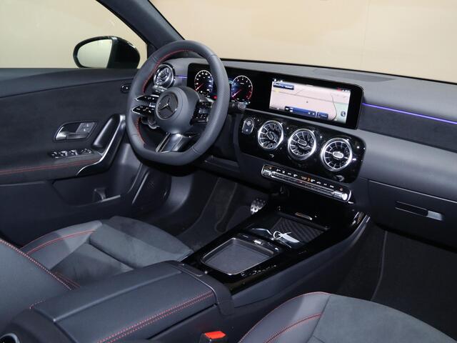 Mercedes-Benz A-KLASSE 180 Business Solution AMG | Panoramaschuifdak | Stoelverwarming | Achteruitrijcamera | MULTIBEAM LED |
