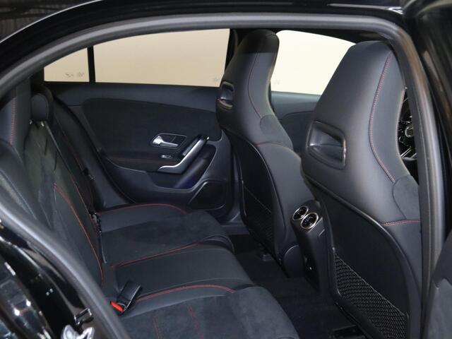 Mercedes-Benz A-KLASSE 180 Business Solution AMG | Panoramaschuifdak | Stoelverwarming | Achteruitrijcamera | MULTIBEAM LED |