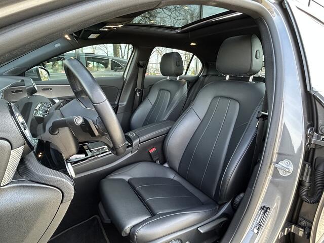 Mercedes-Benz A-KLASSE 200 Luxury 164pk // Panoramadak // Carplay // Sfeerverlichting // MultiBeam LED // Keyless Entry // Camera // Advanced Audio