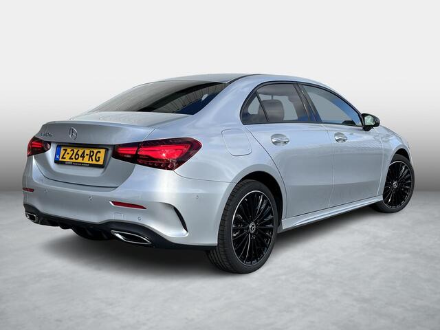 Mercedes-Benz A-KLASSE Limousine 250 e AMG Line | Night Pakket | Panoramadak | Premium Pakket | Multibeam LED Koplampen | Dodehoekassistent | Advanced Sound System | Apple CarPlay | Android Auto | Sfeerverlichting | Stoelverwarming | Achteruitrijcamera