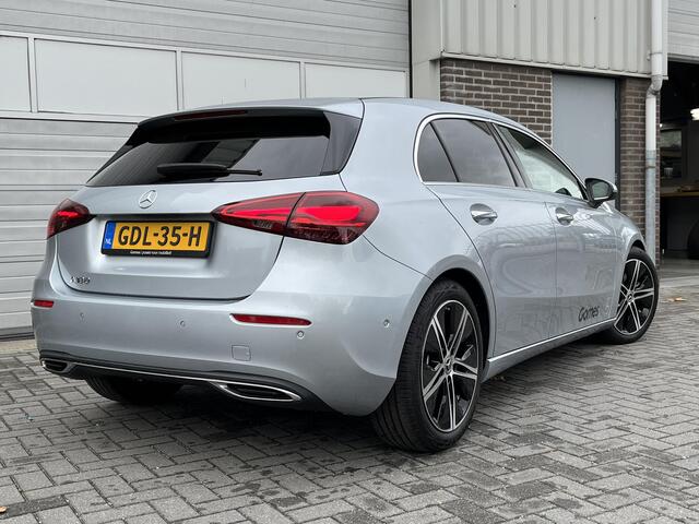 Mercedes-Benz A-KLASSE 180 Star Edition Luxury Line | Panoramadak | Apple CarPlay | Android Auto | Sfeerverlichting | Stoelverwarming | Achteruitrijcamera | Parkeersensoren | Elektrisch Inklapbare Buitenspiegels