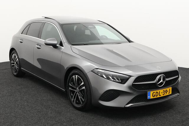 Mercedes-Benz A-KLASSE 180 Star Edition | Panoramadak | Apple CarPlay | Android Auto | Sfeerverlichting | Stoelverwarming | Achteruitrijcamera | Parkeersensoren | Elektrisch Inklapbare Buitenspiegels