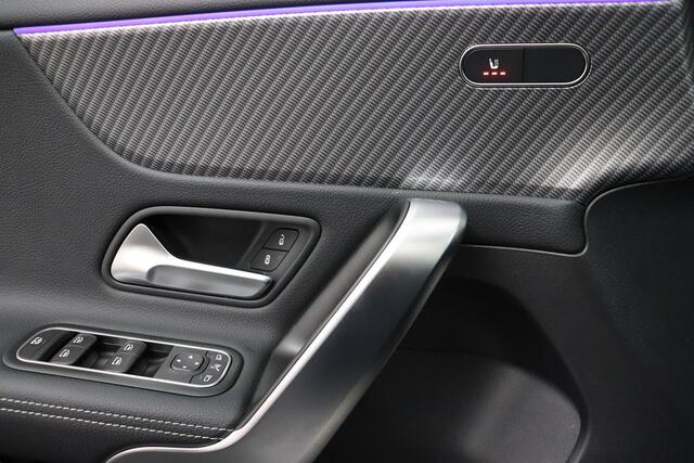 Mercedes-Benz A-KLASSE 180 Star Edition | Panoramadak | Apple CarPlay | Android Auto | Sfeerverlichting | Stoelverwarming | Achteruitrijcamera | Parkeersensoren | Elektrisch Inklapbare Buitenspiegels