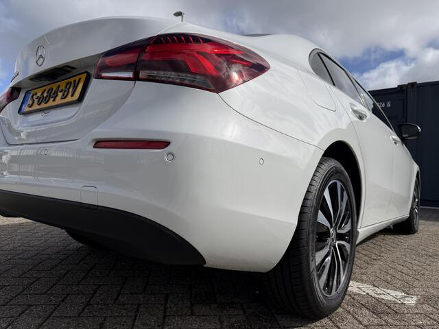 Mercedes-Benz A-KLASSE 250 e Business Line | Rijdt tot 70km volledig elektrisch | Panoramadak | Rijassistentiepakket Plus | Stoelverwarming | Distronic | Achteruitrijcamera |