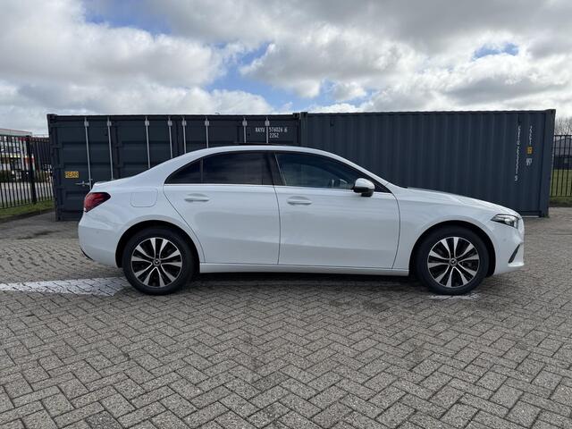 Mercedes-Benz A-KLASSE 250 e Business Line | Rijdt tot 70km volledig elektrisch | Panoramadak | Rijassistentiepakket Plus | Stoelverwarming | Distronic | Achteruitrijcamera |