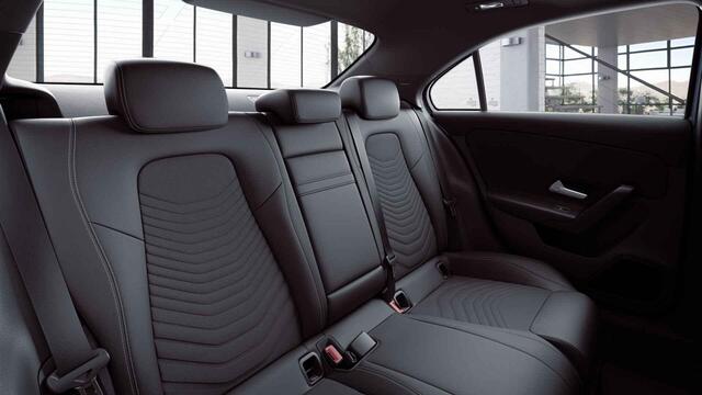 Mercedes-Benz A-KLASSE 250 e | Panoramadak | Sfeerverlichting | Stoelverwarming | Multibeam |