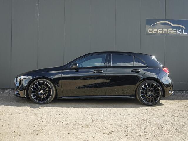 Mercedes-Benz A-KLASSE 180 Business Solution AMG Night pakket / Camera / AMG / LED / Panamericana Grille / 19'' LM velgen / Privacy glass / Stoel verw.