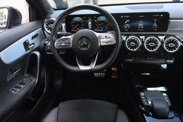 Mercedes-Benz A-KLASSE 180 Business Solution AMG NL-Auto!! Panoramadak I Led verlichting