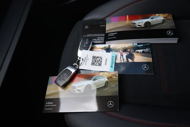 Mercedes-Benz A-KLASSE 180 Business Solution AMG NL-Auto!! Panoramadak I Led verlichting