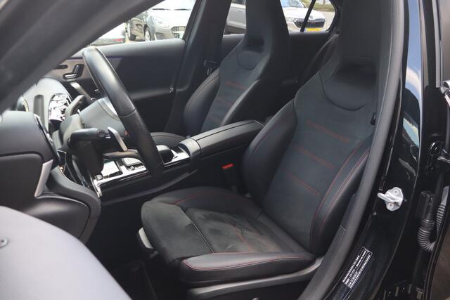 Mercedes-Benz A-KLASSE 180 Business Solution AMG NL-Auto!! Panoramadak I Led verlichting