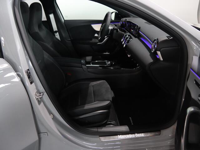 Mercedes-Benz A-KLASSE 250e Business Solution AMG | Panoramaschuifdak | AMG Plus Line | Head up | Nightpakket | 19 inch AMG-velgen |