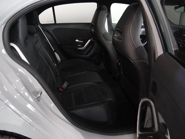 Mercedes-Benz A-KLASSE 250e Business Solution AMG | Panoramaschuifdak | AMG Plus Line | Head up | Nightpakket | 19 inch AMG-velgen |