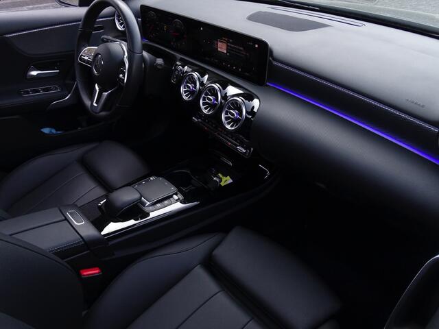 Mercedes-Benz A-KLASSE 180 d automaat / Bns Sol. Lux. / AMG / LED *NAP*