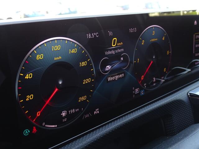 Mercedes-Benz A-KLASSE 180 d automaat / Bns Sol. Lux. / AMG / LED *NAP*