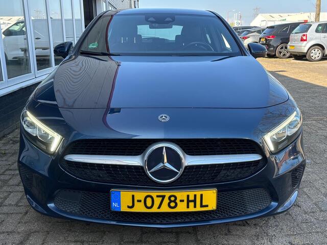 Mercedes-Benz A-KLASSE 160 Business Solution Luxury | Sfeerverlichting | Mbux | Leer | Stoelverwarming
