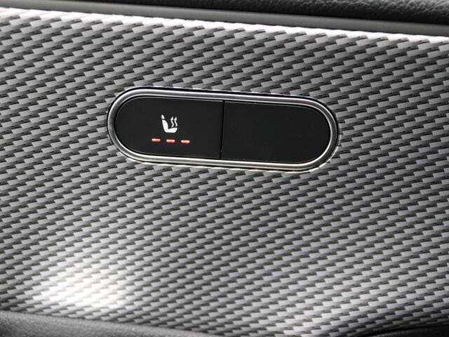 Mercedes-Benz A-KLASSE 180 Business Solution Ledkoplampen | Stoelverwarming | Parkeerpakket met achteruitrijcamera | Sfeerverlichting. Inclusief 24 maanden Mercedes-Benz Certified garantie voor Europa.