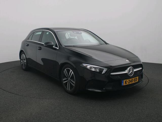 Mercedes-Benz A-KLASSE 160 Business Solution Luxury Ledkoplampen | Sfeerverlichting |Stoelverwarming | Licht- en zicht pakket | Parkeerpakket met achteruitrijcamera. Inclusief 24 maanden Mercedes-Benz Certified garantie voor Europa.