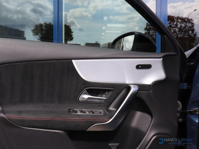 Mercedes-Benz A-KLASSE 160 | AMG | Night Pakket | LED | 20'' AMG | Sensoren V+A | DAB | Trekhaak | Navi | MBUX | Ambiente | Cruise | Camera | Apple CarPlay/Android Auto | Privacy Glas |