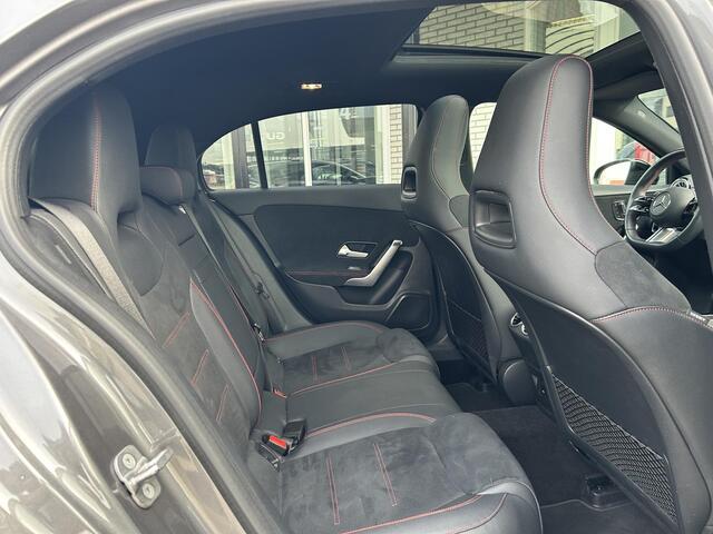 Mercedes-Benz A-KLASSE 180 AMG Line | Panoramadak | Stoelverwarming | Sfeerverlichting