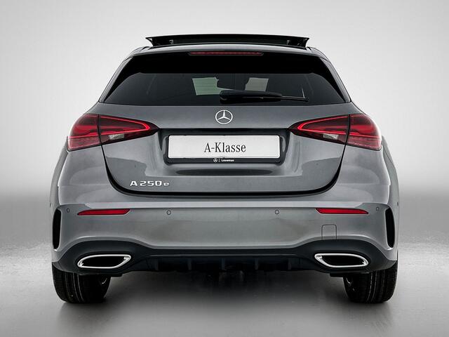 Mercedes-Benz A-KLASSE 250 e Business Solution AMG | Nightpakket | Parkeerpakket met achteruitrijcamera | KEYLESS GO | Spiegelpakket |