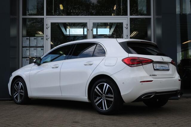Mercedes-Benz A-KLASSE A250e Advantage, CarPlay/Android, Camera, PDC rondom etc.
