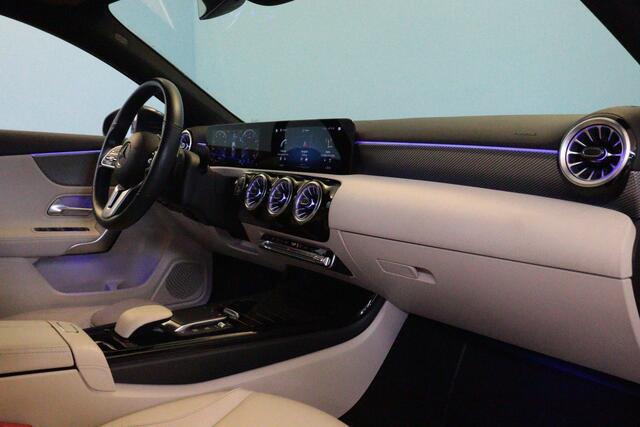 Mercedes-Benz A-KLASSE 180 Business Solution Luxury | NAVI | CAMERA + PDC | LEER | STOELVERW | AMBIENT LIGHT |