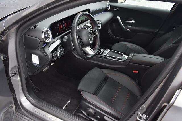Mercedes-Benz A-KLASSE 200 AMG Line Pano | Camera | Sfeer | LED