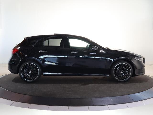 Mercedes-Benz A-KLASSE 250e Business Solution AMG | Panoramaschuifdak | Premium Plus | 19"AMG-velgen | Head-up display | Dodehoekassistent |