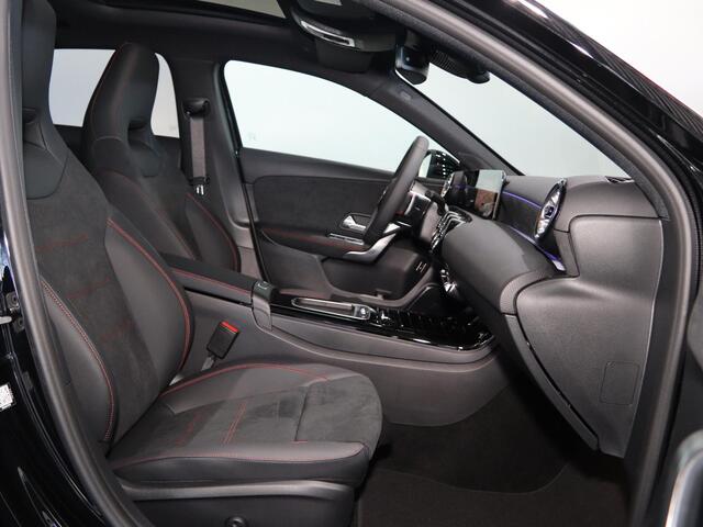 Mercedes-Benz A-KLASSE 250e Business Solution AMG | Panoramaschuifdak | Premium Plus | 19"AMG-velgen | Head-up display | Dodehoekassistent |