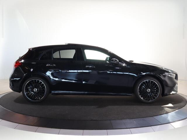 Mercedes-Benz A-KLASSE 250e Business Solution AMG | Trekhaak | Panoramaschuifdak | Stoelverwarming | Achteruitrijcamera | MULTIBEAM LED | 19"inch AMG velgen |