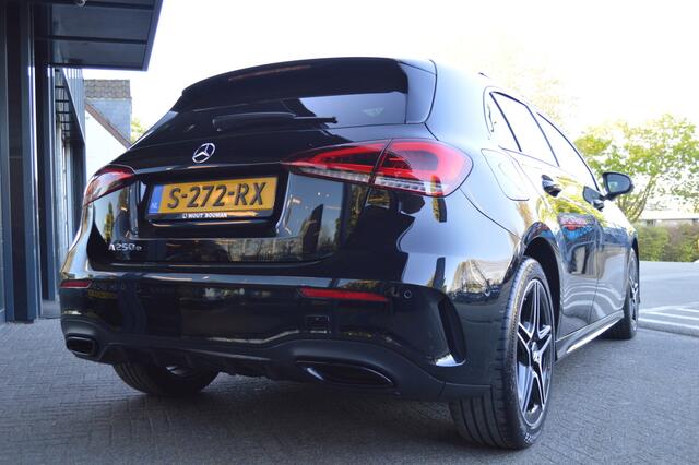 Mercedes-Benz A-KLASSE 250 e AMG Led Panorama Widescreen Sfeer Camera Augmented Pdc