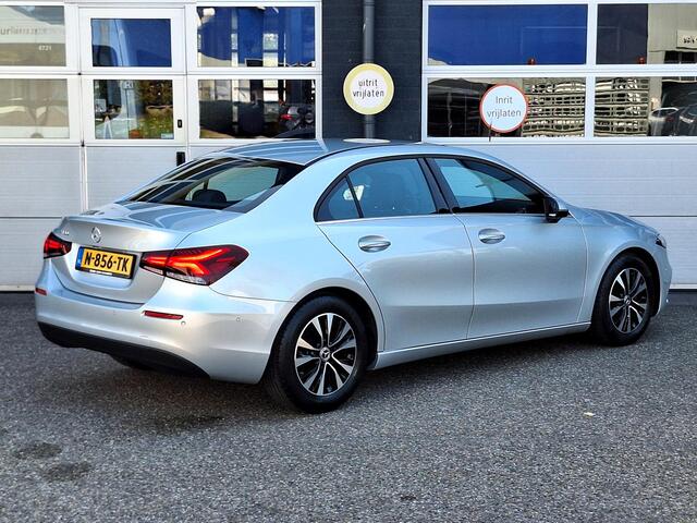 Mercedes-Benz A-KLASSE 180 Business Solution | Achteruitrijcamera | Stoelverwarming | Widescreen | Spoorassistent | LED verlichting | El. Inklapbare Spiegels