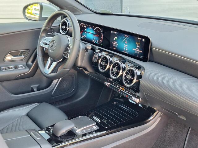 Mercedes-Benz A-KLASSE 180 Business Solution | Achteruitrijcamera | Stoelverwarming | Widescreen | Spoorassistent | LED verlichting | El. Inklapbare Spiegels