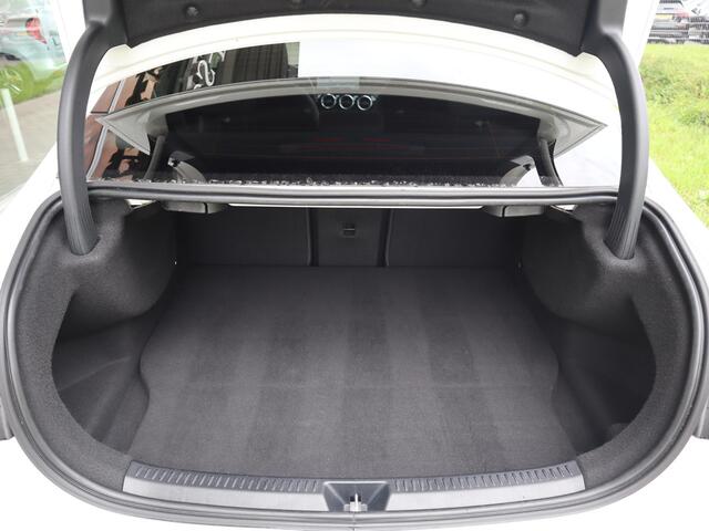 Mercedes-Benz A-KLASSE 250 e AMG Line