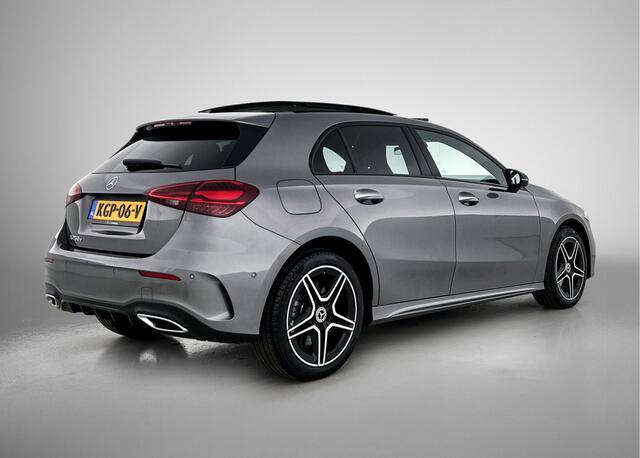Mercedes-Benz A-KLASSE 250 e AMG Nightpakket Plug-In Hybride | Panoramadak | Burmester® | Sfeerverlichting | Keyless Go | CarPlay | Parkeerpakket met Camera | Inclusief 24 maanden Mercedes-Benz Certified garantie voor Europa.