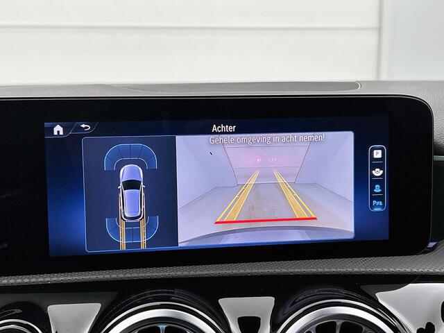 Mercedes-Benz A-KLASSE 250 e AMG Nightpakket Plug-In Hybride | Panoramadak | Burmester® | Sfeerverlichting | Keyless Go | CarPlay | Parkeerpakket met Camera | Inclusief 24 maanden Mercedes-Benz Certified garantie voor Europa.