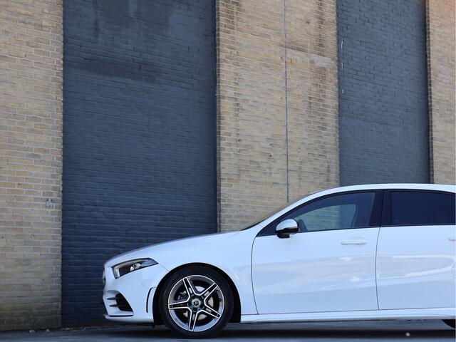 Mercedes-Benz A-KLASSE 180 AMG Line Automaat Stoelverwarming | 18" | CarPlay | Camera | Sportstoelen