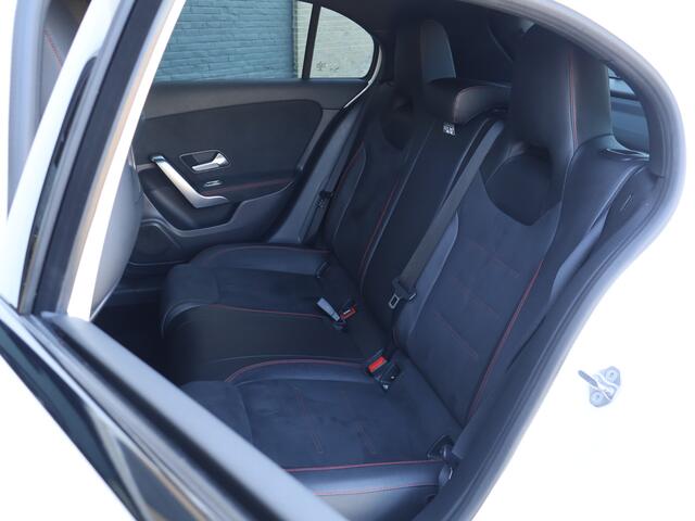 Mercedes-Benz A-KLASSE 180 AMG Line Automaat Stoelverwarming | 18" | CarPlay | Camera | Sportstoelen