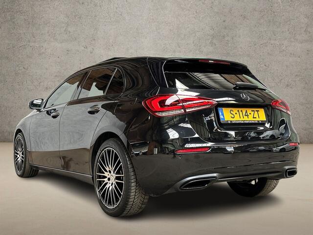 Mercedes-Benz A-KLASSE 200 AMG Sport 163Pk Automaat (SCHUIFDAK, SFEERVERLICHTING, GROOT NAVI, WIDESCREEN, CAMERA, GETINT GLAS, SPORTSTOELEN, STOELVERWARMING, LEDER, NIEUWSTAAT)