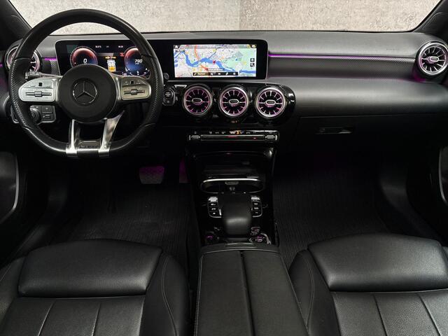 Mercedes-Benz A-KLASSE 200 AMG Sport 163Pk Automaat (SCHUIFDAK, SFEERVERLICHTING, GROOT NAVI, WIDESCREEN, CAMERA, GETINT GLAS, SPORTSTOELEN, STOELVERWARMING, LEDER, NIEUWSTAAT)