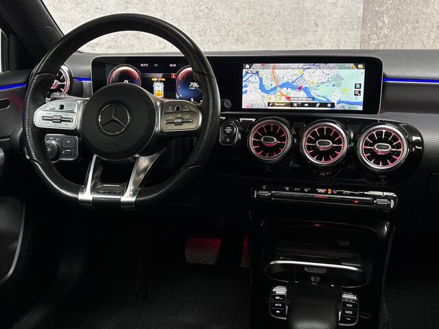 Mercedes-Benz A-KLASSE 200 AMG Sport 163Pk Automaat (SCHUIFDAK, SFEERVERLICHTING, GROOT NAVI, WIDESCREEN, CAMERA, GETINT GLAS, SPORTSTOELEN, STOELVERWARMING, LEDER, NIEUWSTAAT)