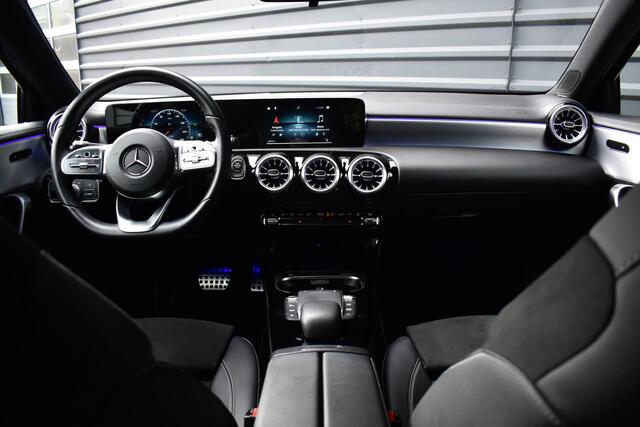 Mercedes-Benz A-KLASSE 250 e AMG Line | Sfeerverlichting | Stoelverwarming | 18'' Wielen | CarPlay | Navigatie |