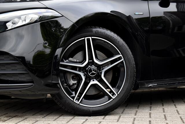 Mercedes-Benz A-KLASSE 250 e AMG Line | Sfeerverlichting | Stoelverwarming | 18'' Wielen | CarPlay | Navigatie |