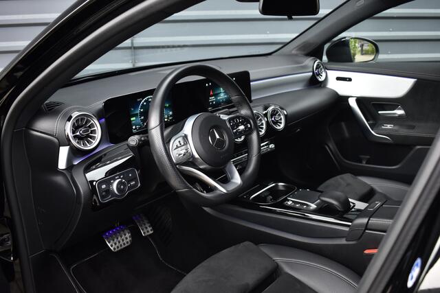 Mercedes-Benz A-KLASSE 250 e AMG Line | Sfeerverlichting | Stoelverwarming | 18'' Wielen | CarPlay | Navigatie |