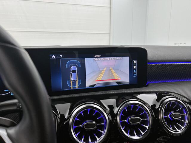 Mercedes-Benz A-KLASSE 180 Progressive | Sfeerverlichting | Stuur- en Stoelverwarming | Keyless Go | Car Play | Parkeerpakket met Camera | Inclusief 24 maanden Mercedes-Benz Certified garantie voor Europa.