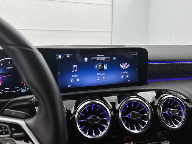 Mercedes-Benz A-KLASSE 180 Progressive | Sfeerverlichting | Stuur- en Stoelverwarming | Keyless Go | Car Play | Parkeerpakket met Camera | Inclusief 24 maanden Mercedes-Benz Certified garantie voor Europa.