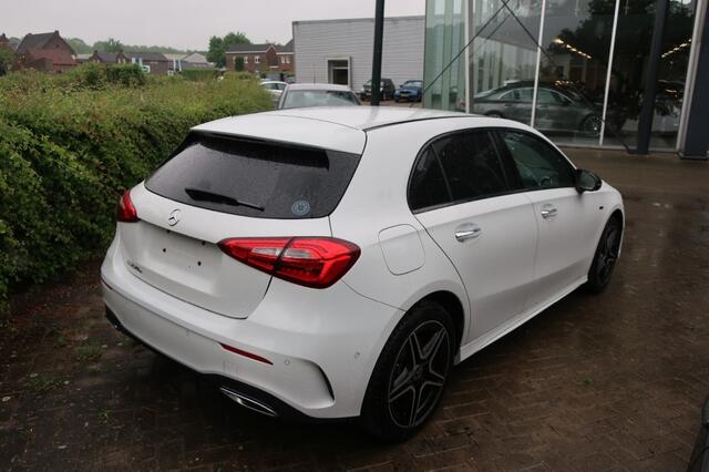 Mercedes-Benz A-KLASSE A250e AMG-Lijn, Keyless, Memory-stoel, Trekhaak wegklapbaar etc.