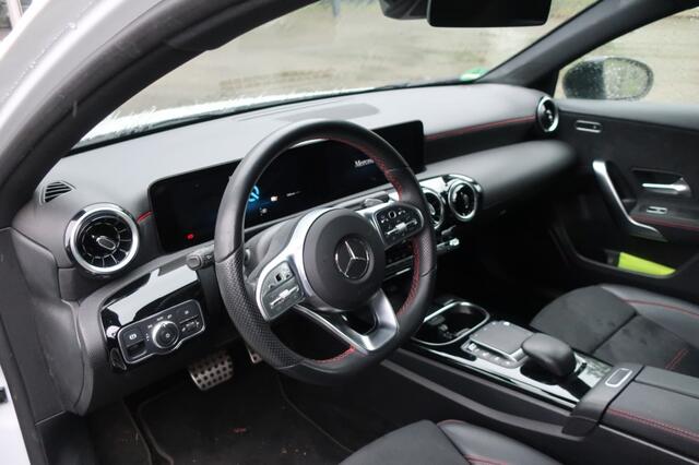 Mercedes-Benz A-KLASSE A250e AMG-Lijn, Keyless, Memory-stoel, Trekhaak wegklapbaar etc.