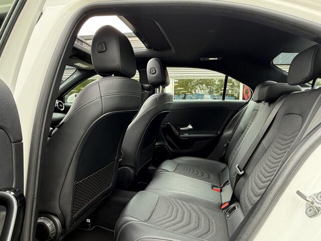 Mercedes-Benz A-KLASSE 200 Advantage | Panodak | Camera | Trekhaak | 19 inch