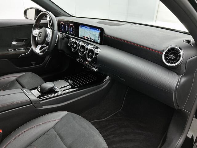Mercedes-Benz A-KLASSE 250 e AMG Line | Achteruitrijcamera | Stoelverwarming | Led Koplampen | Inclusief 24 maanden MB Certified garantie voor Europa.